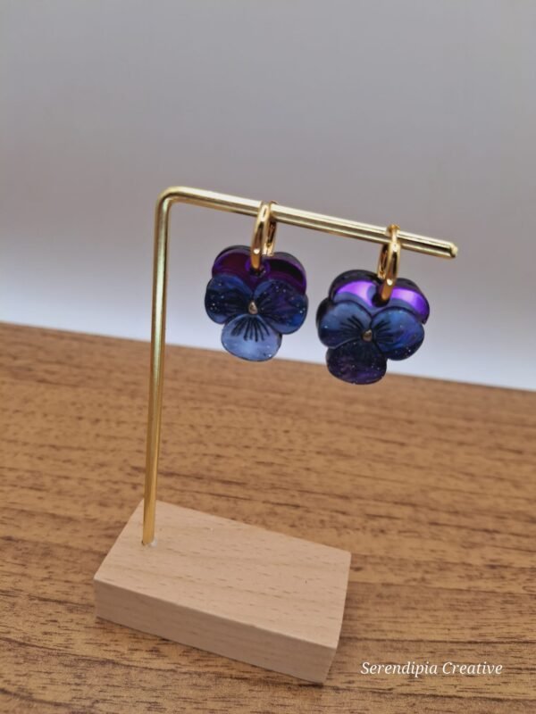 Pendiente pensamiento morado mini aro
