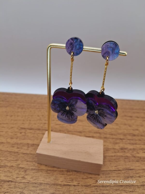 Pendiente pensamiento morado extensor